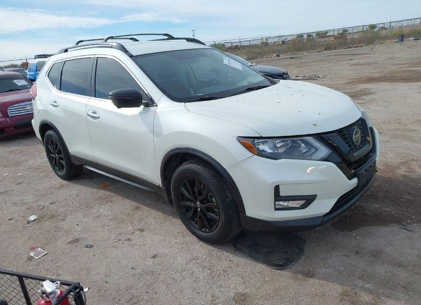 2018 Nissan Rogue SV (VIN 5N1AT2MT5JC825670) main photo