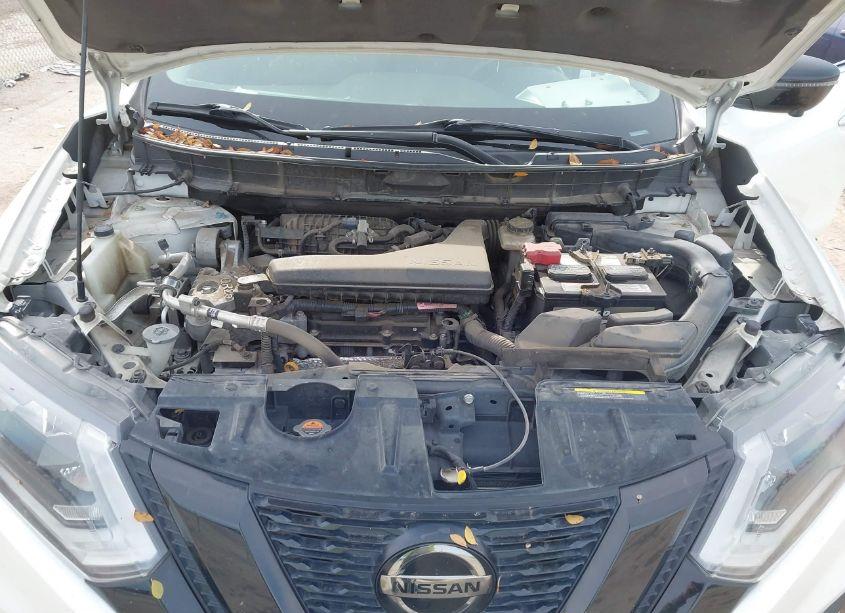 Photo 10 of 2018 Nissan Rogue SV (VIN 5N1AT2MT5JC825670)