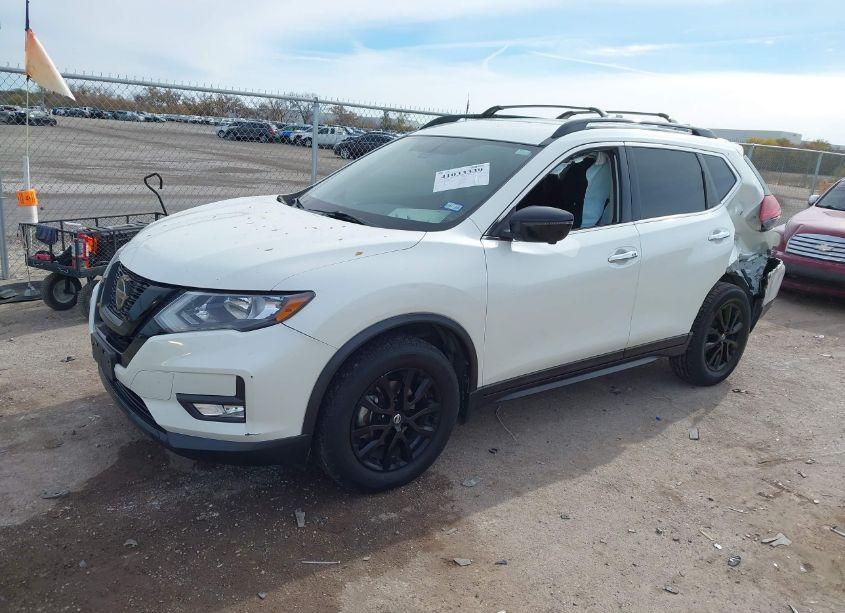Photo 2 of 2018 Nissan Rogue SV (VIN 5N1AT2MT5JC825670)
