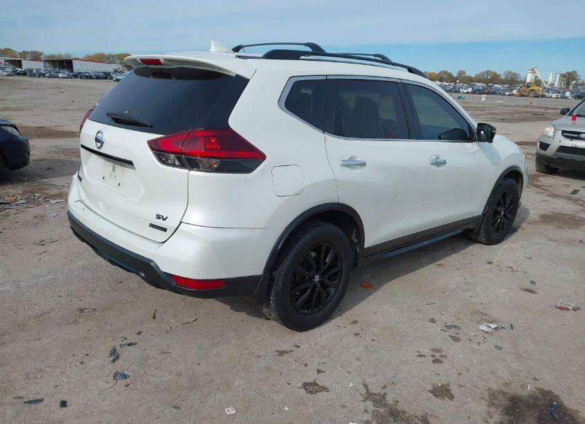 Photo 4 of 2018 Nissan Rogue SV (VIN 5N1AT2MT5JC825670)