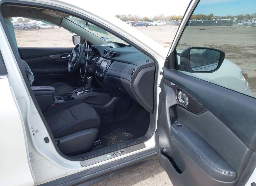 Photo 5 of 2018 Nissan Rogue SV (VIN 5N1AT2MT5JC825670)