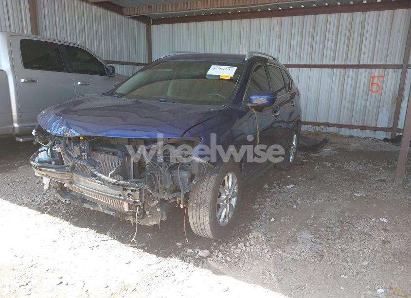 Photo 2 of 2019 Nissan Rogue SV (VIN 5N1AT2MT5KC705496)