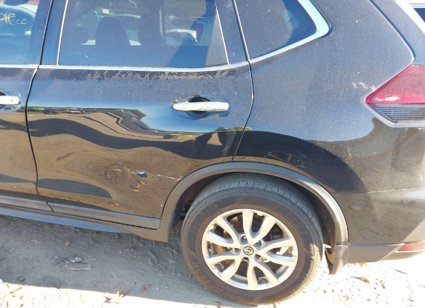 Photo 19 of 2019 Nissan Rogue S (VIN 5N1AT2MT5KC713002)