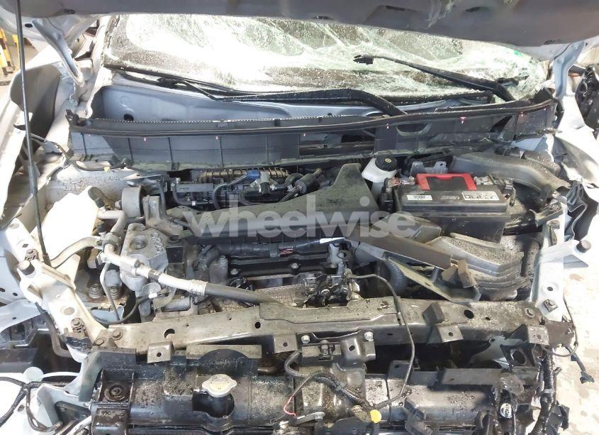 Photo 10 of 2019 Nissan Rogue S (VIN 5N1AT2MT5KC748526)