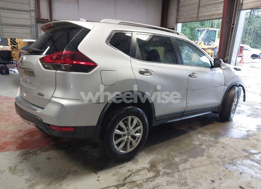Photo 4 of 2019 Nissan Rogue S (VIN 5N1AT2MT5KC748526)