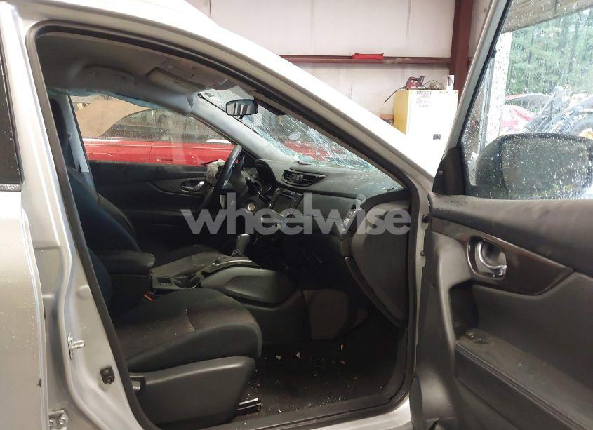 Photo 5 of 2019 Nissan Rogue S (VIN 5N1AT2MT5KC748526)