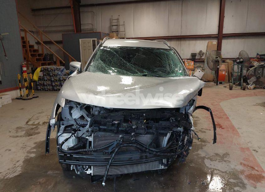 Photo 6 of 2019 Nissan Rogue S (VIN 5N1AT2MT5KC748526)