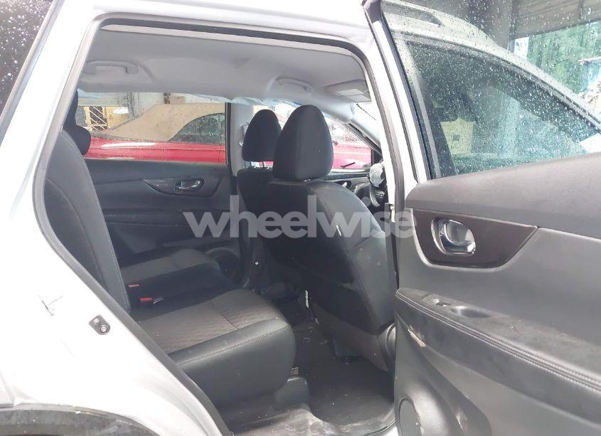 Photo 8 of 2019 Nissan Rogue S (VIN 5N1AT2MT5KC748526)