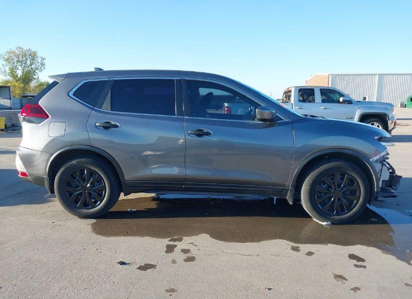 Photo 14 of 2019 Nissan Rogue S (VIN 5N1AT2MT5KC755735)