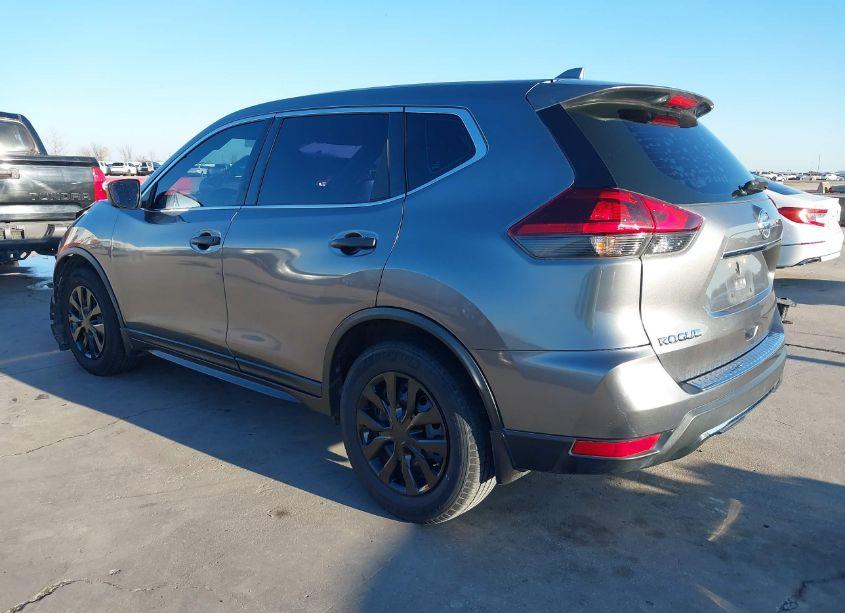 Photo 3 of 2019 Nissan Rogue S (VIN 5N1AT2MT5KC755735)