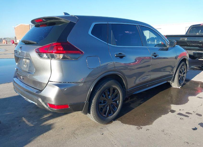 Photo 4 of 2019 Nissan Rogue S (VIN 5N1AT2MT5KC755735)