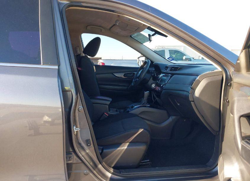 Photo 5 of 2019 Nissan Rogue S (VIN 5N1AT2MT5KC755735)