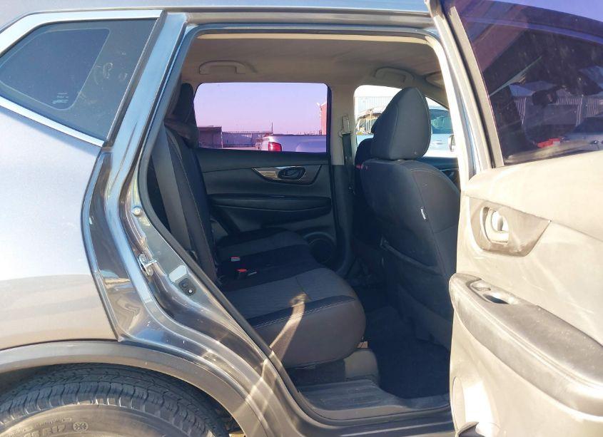 Photo 8 of 2019 Nissan Rogue S (VIN 5N1AT2MT5KC755735)