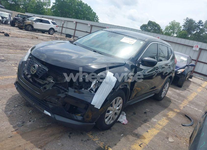 Photo 2 of 2019 Nissan Rogue S (VIN 5N1AT2MT5KC789772)