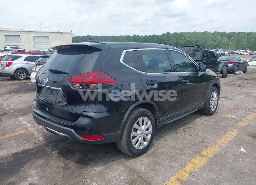 Photo 4 of 2019 Nissan Rogue S (VIN 5N1AT2MT5KC789772)