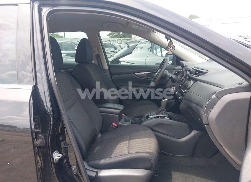 Photo 5 of 2019 Nissan Rogue S (VIN 5N1AT2MT5KC789772)