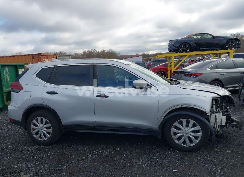 Photo 13 of 2019 Nissan Rogue S (VIN 5N1AT2MT5KC790694)
