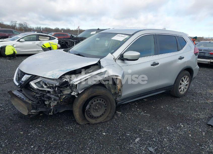 Photo 2 of 2019 Nissan Rogue S (VIN 5N1AT2MT5KC790694)