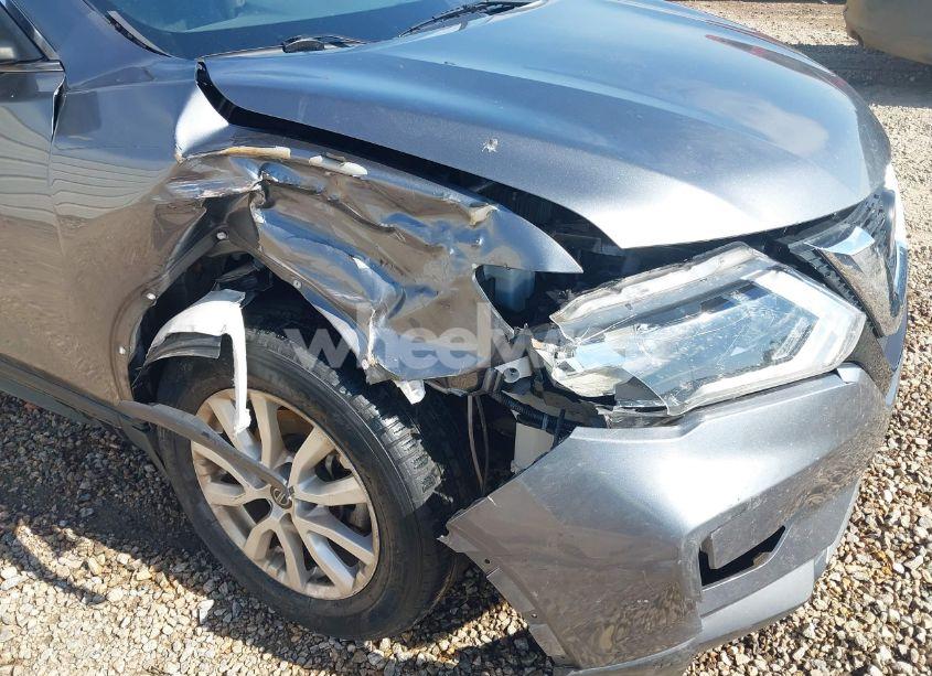 Photo 6 of 2019 Nissan Rogue S (VIN 5N1AT2MT5KC797791)