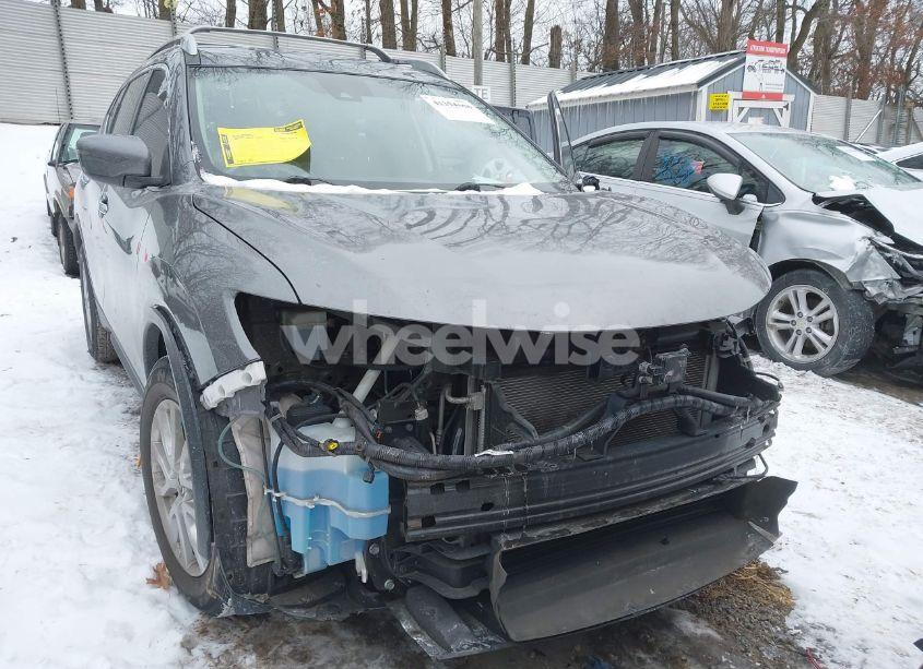 Photo 6 of 2019 Nissan Rogue S (VIN 5N1AT2MT5KC799721)