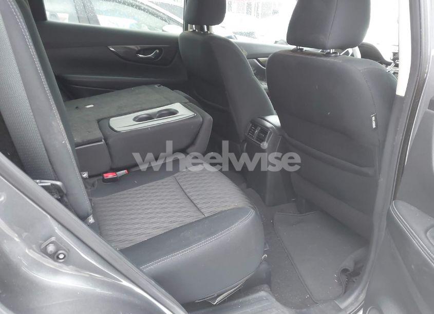 Photo 8 of 2019 Nissan Rogue S (VIN 5N1AT2MT5KC799721)