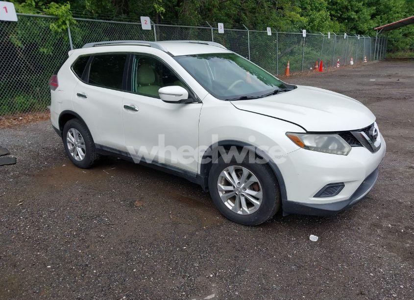 2015 Nissan Rogue SV (VIN 5N1AT2MT6FC799152) main photo