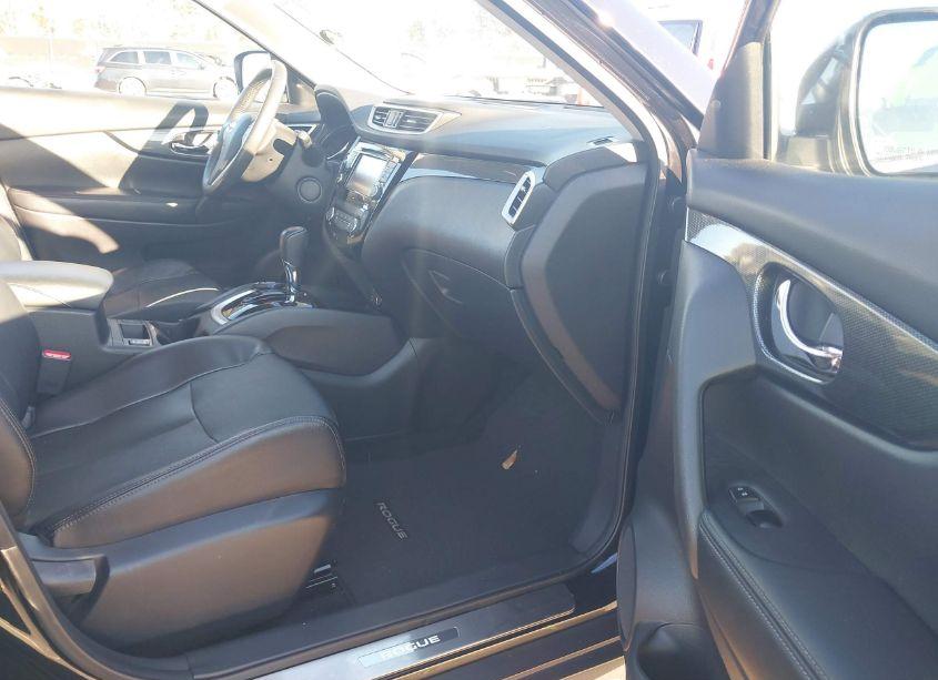 Photo 5 of 2016 Nissan Rogue SL (VIN 5N1AT2MT6GC888480)