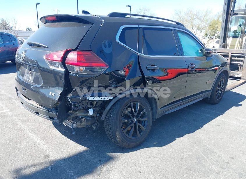 Photo 4 of 2017 Nissan Rogue SV (VIN 5N1AT2MT6HC755526)
