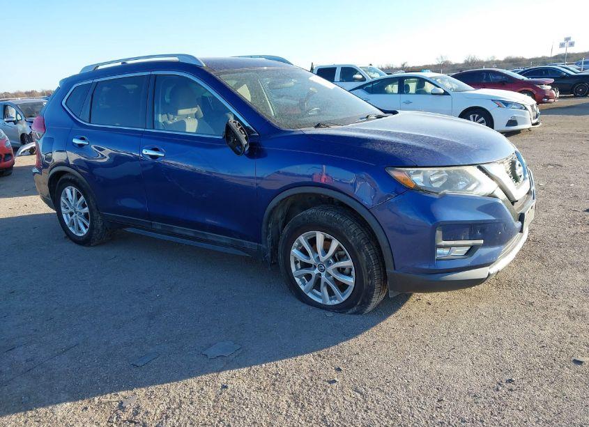 2017 Nissan Rogue SV (VIN 5N1AT2MT6HC771502) main photo