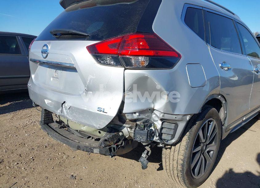 Photo 6 of 2017 Nissan Rogue SL (VIN 5N1AT2MT6HC782502)