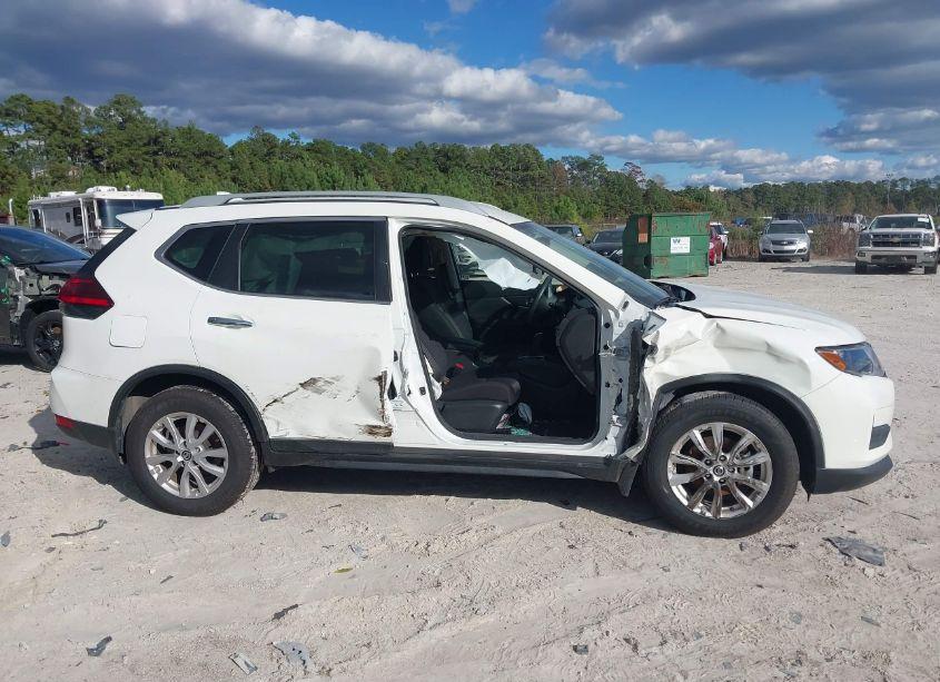 Photo 13 of 2017 Nissan Rogue SV (VIN 5N1AT2MT6HC885998)