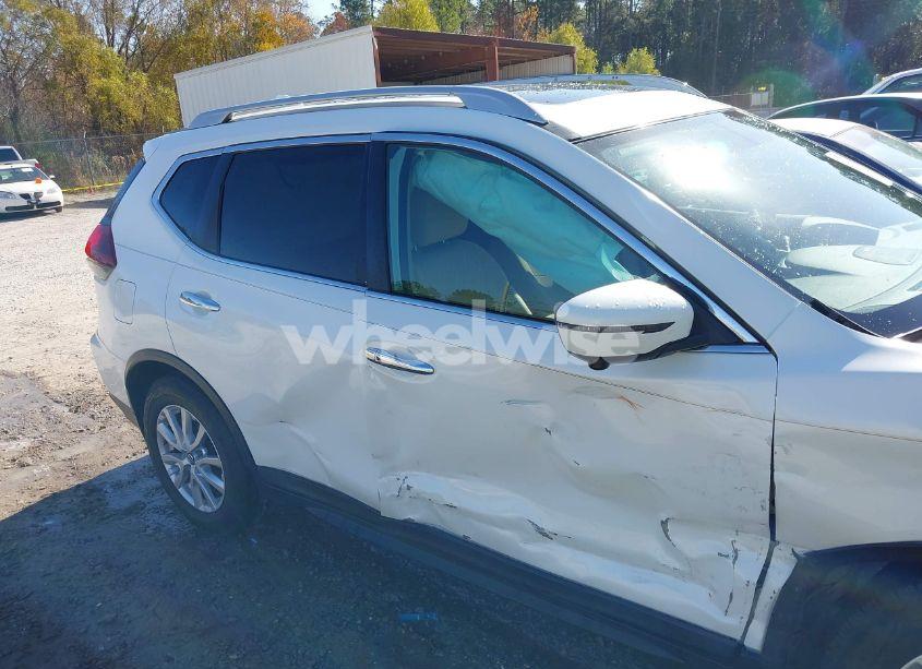 Photo 14 of 2018 Nissan Rogue SV (VIN 5N1AT2MT6JC718255)