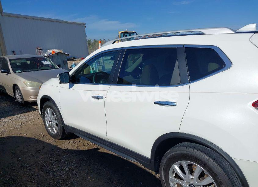Photo 15 of 2018 Nissan Rogue SV (VIN 5N1AT2MT6JC718255)