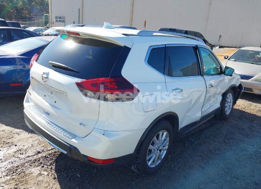 Photo 4 of 2018 Nissan Rogue SV (VIN 5N1AT2MT6JC718255)