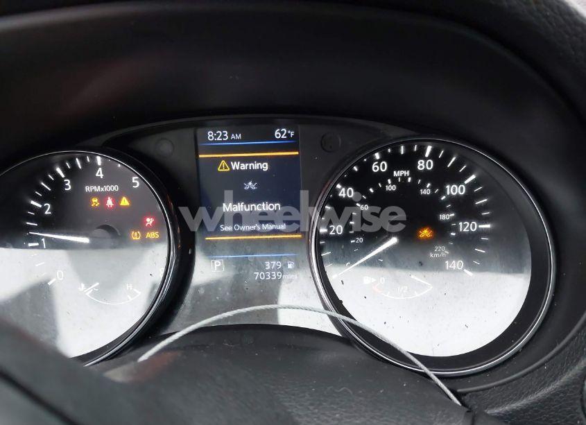 Photo 15 of 2018 Nissan Rogue SV (VIN 5N1AT2MT6JC726503)