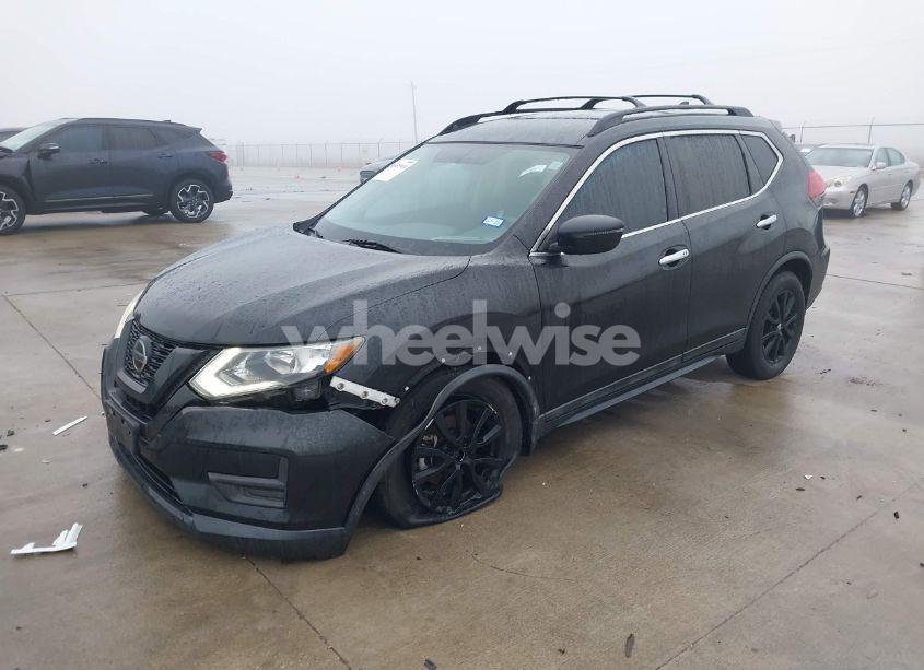 Photo 2 of 2018 Nissan Rogue SV (VIN 5N1AT2MT6JC726503)