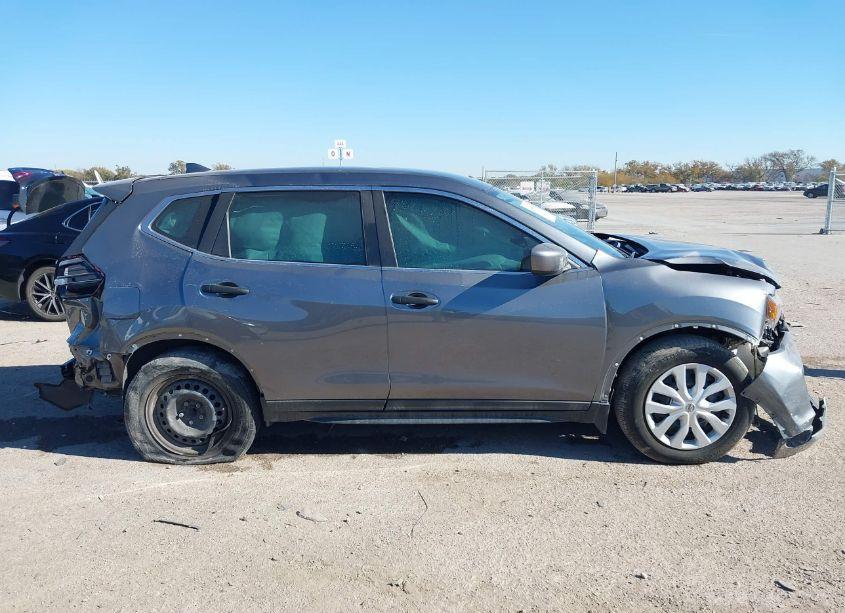 Photo 13 of 2018 Nissan Rogue S (VIN 5N1AT2MT6JC759470)