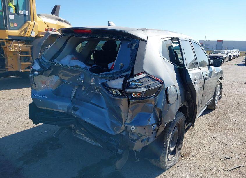 Photo 4 of 2018 Nissan Rogue S (VIN 5N1AT2MT6JC759470)