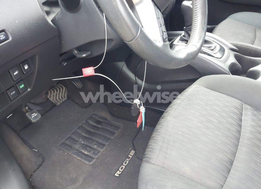 Photo 11 of 2018 Nissan Rogue SV (VIN 5N1AT2MT6JC765821)