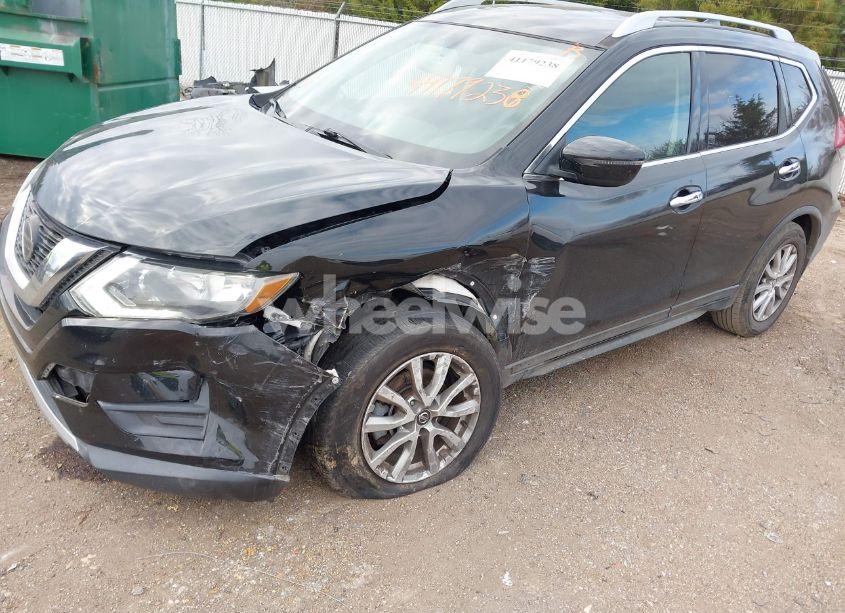 Photo 2 of 2018 Nissan Rogue SV (VIN 5N1AT2MT6JC765821)