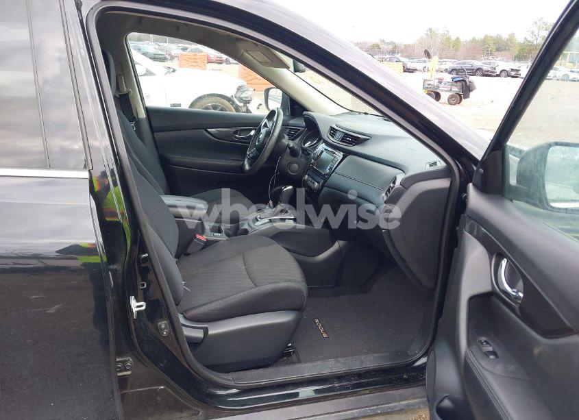 Photo 5 of 2018 Nissan Rogue SV (VIN 5N1AT2MT6JC765821)