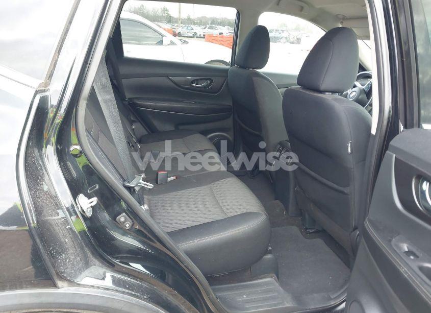 Photo 8 of 2018 Nissan Rogue SV (VIN 5N1AT2MT6JC765821)