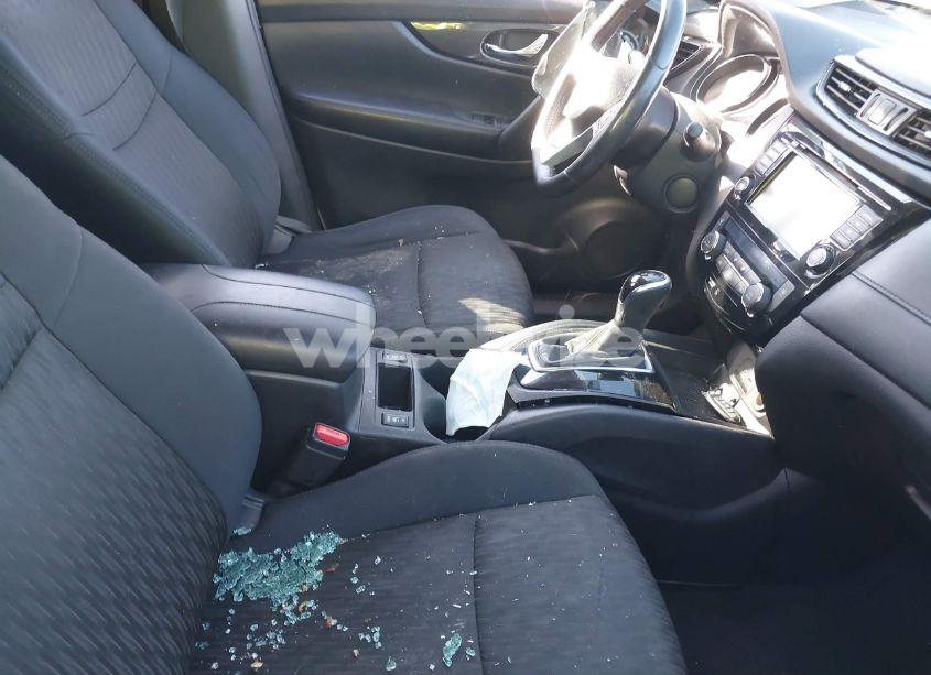 Photo 5 of 2018 Nissan Rogue SV (VIN 5N1AT2MT6JC765883)