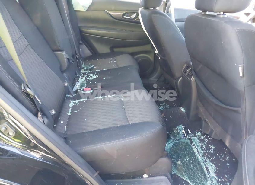 Photo 8 of 2018 Nissan Rogue SV (VIN 5N1AT2MT6JC765883)