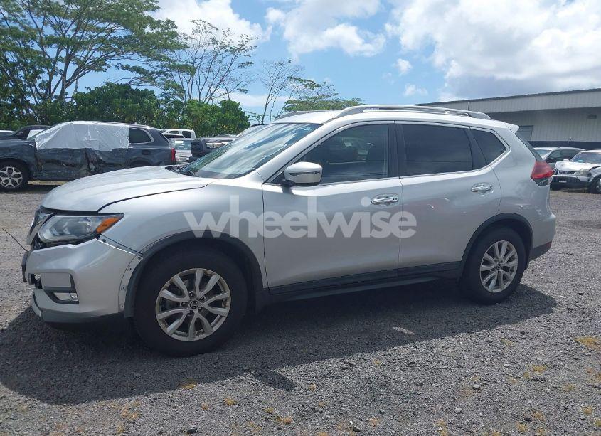 Photo 14 of 2018 Nissan Rogue SV (VIN 5N1AT2MT6JC803483)