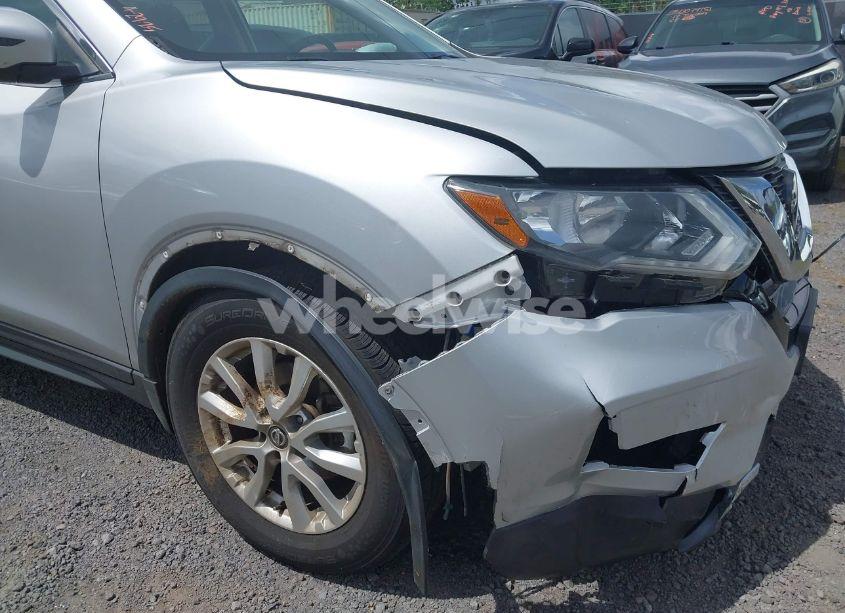 Photo 17 of 2018 Nissan Rogue SV (VIN 5N1AT2MT6JC803483)