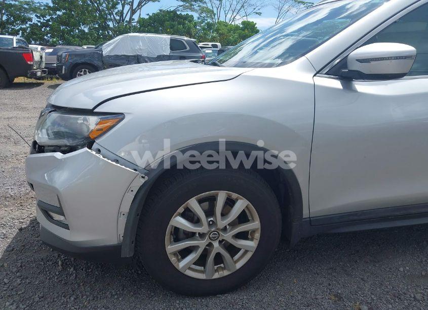 Photo 18 of 2018 Nissan Rogue SV (VIN 5N1AT2MT6JC803483)