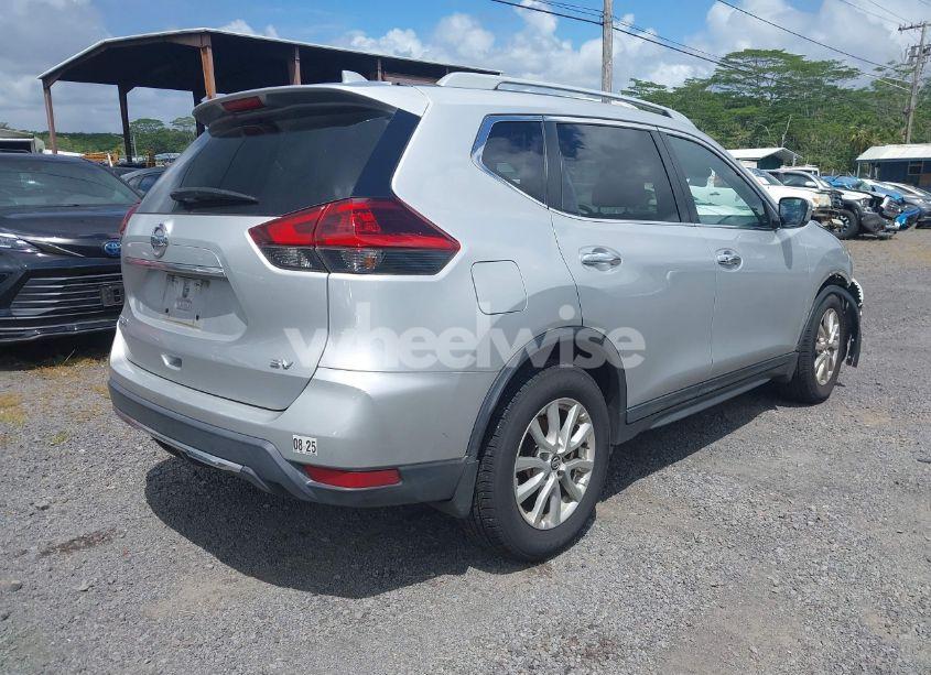 Photo 4 of 2018 Nissan Rogue SV (VIN 5N1AT2MT6JC803483)