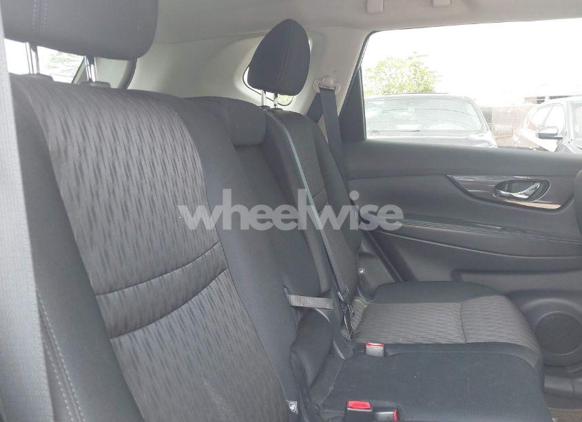 Photo 8 of 2018 Nissan Rogue SV (VIN 5N1AT2MT6JC803483)