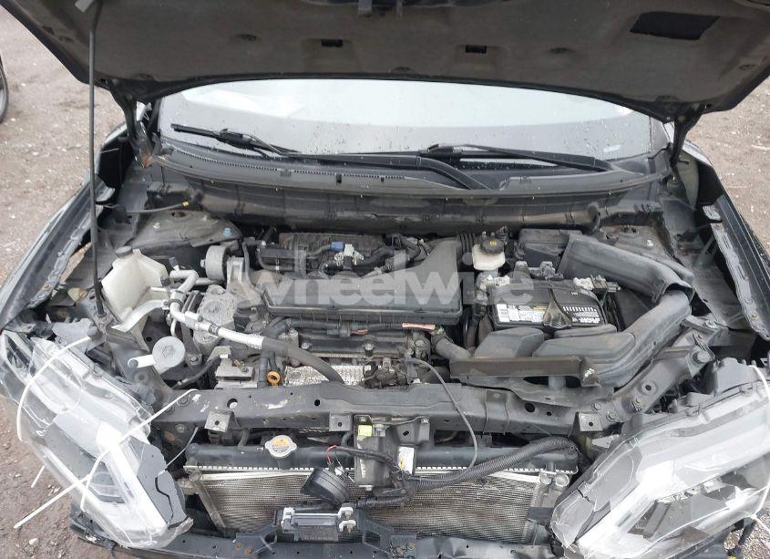 Photo 10 of 2018 Nissan Rogue SV (VIN 5N1AT2MT6JC837813)